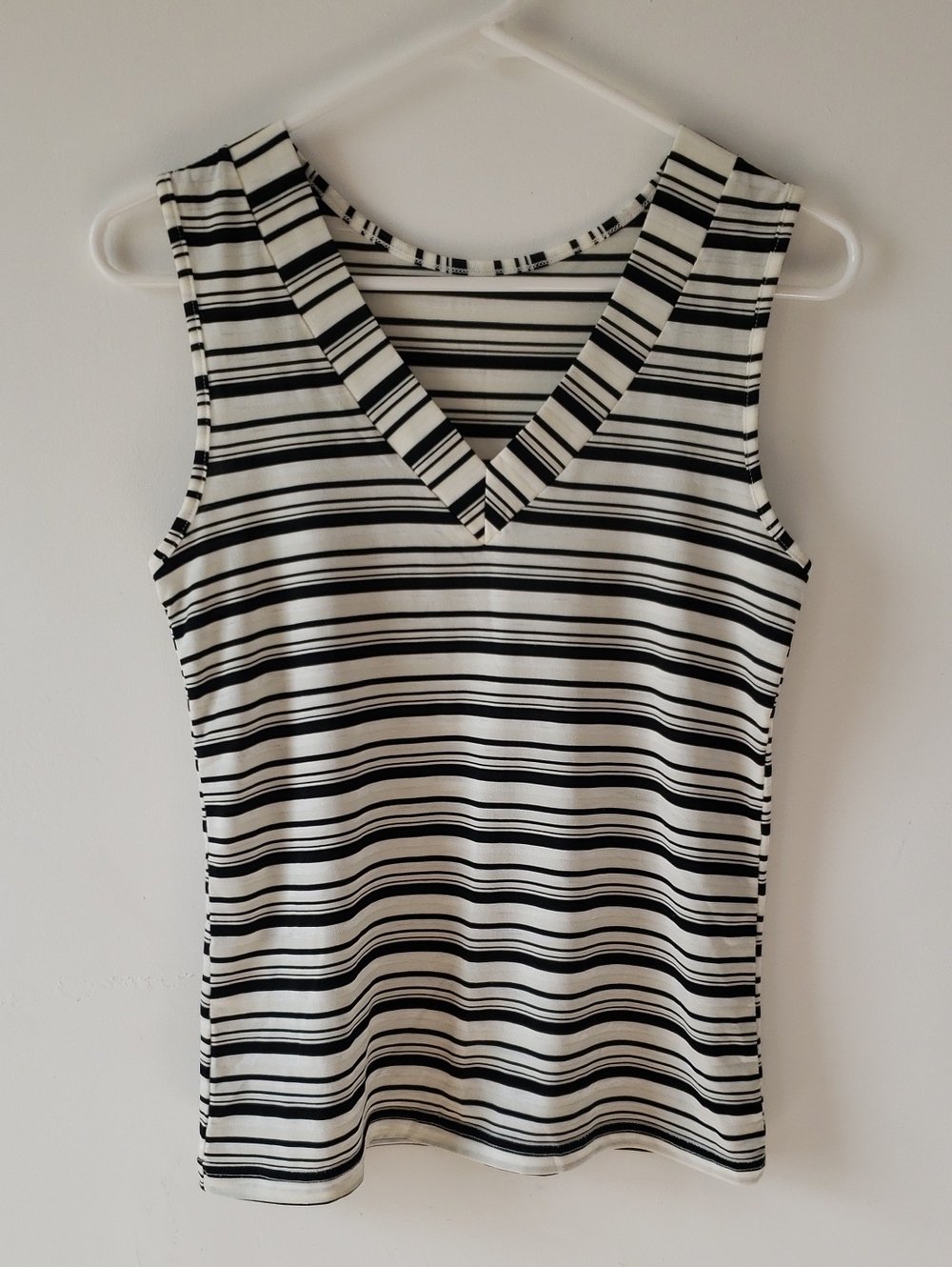Vintage Black & White Striped V-Neck Sleeveless Top